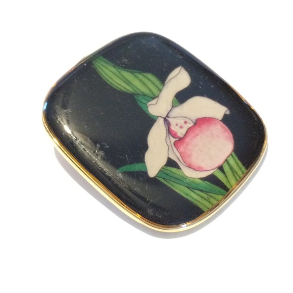 Vintage Jewelry - Elegant Vintage flower brooch